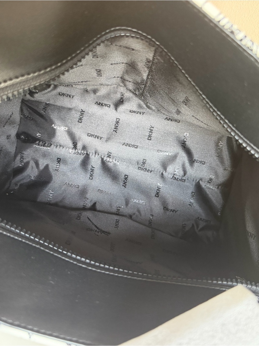 DKNY Black & White Graffiti Canvas Tote with Black Handles NWT - Picture 5 of 9